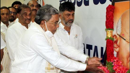 The Karnataka unit of the Congress on Sunday came down heavily on the ruling Bharatiya Janata Party (BJP) over newspaper advertisements on freedom fighters that excluded the country’s first prime minister Jawaharlal Nehru and included right-wing ideologue Vinayak Damodar Savarkar. (ANI) The Karnataka unit of the Congress on Sunday came down heavily on the ruling Bharatiya Janata Party (BJP) over newspaper advertisements on freedom fighters that excluded the country’s first prime minister Jawaharlal Nehru and included right-wing ideologue Vinayak Damodar Savarkar. (ANI)