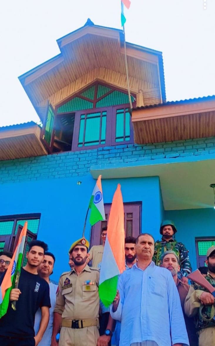 In Budjam, Sarai Chadura, the flag was placed on The house of    We Invited active Terrorist Aqib Nazir Chargojri.