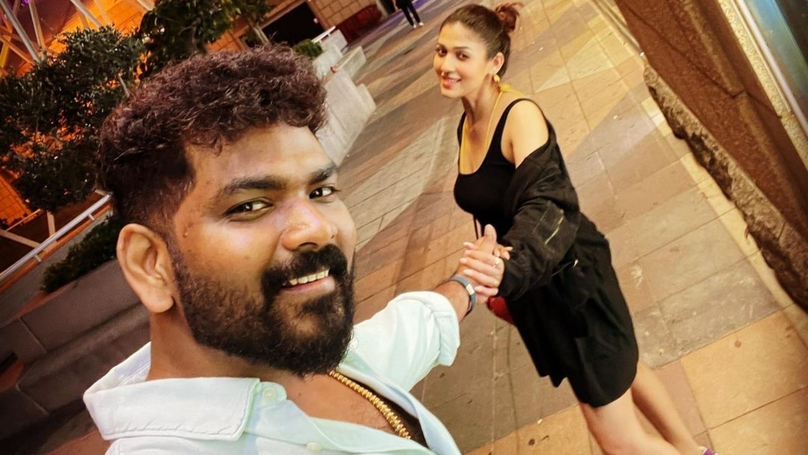 Nayanthara, Vignesh Shivan pose romantically during their evening ...