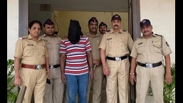 Thane police with the 32-year-old man, who was arrested for molesting a 17-year-old girl on Thane skywalk. (PRAFUL GANGURDE/HT PHOTO) Thane police with the 32-year-old man, who was arrested for molesting a 17-year-old girl on Thane skywalk. (PRAFUL GANGURDE/HT PHOTO)