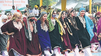 Artistes perform at Sher-i-Kashmir Cricket stadium, in Srinagar on Monday. (Waseem Andrabi/HT photo) Artistes perform at Sher-i-Kashmir Cricket stadium, in Srinagar on Monday. (Waseem Andrabi/HT photo)