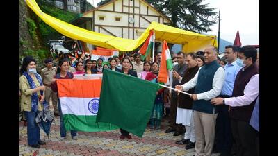 HP chief minister Jai Ram Thakur flagging off a Tiranga rally to commemorate 75 years of Independence from Shimla Railway Station on Sunday. (HT Photo) HP chief minister Jai Ram Thakur flagging off a Tiranga rally to commemorate 75 years of Independence from Shimla Railway Station on Sunday. (HT Photo)