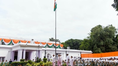 Congress leader Ambika Soni and others stand for the National anthem after hoisting the flag on the occasion of 76th Independence Day. (ANI) Congress leader Ambika Soni and others stand for the National anthem after hoisting the flag on the occasion of 76th Independence Day. (ANI)