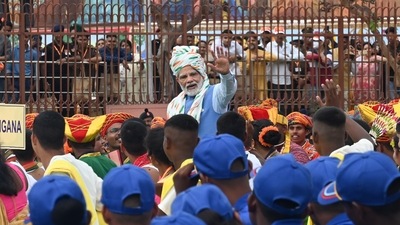 Prime Minister Narendra Modi interacts with the NCC cadets after addressing the nation at Red Fort on the occasion of 76th Independence Day on Monday. (ANI) Prime Minister Narendra Modi interacts with the NCC cadets after addressing the nation at Red Fort on the occasion of 76th Independence Day on Monday. (ANI)