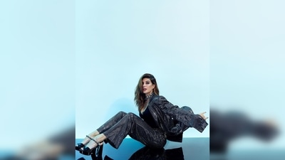 Jacqueline Fernandez earlier made a fashionable statement at The Gray Man event in a shimmery black pantsuit. (Instagram/@jacquelinef143) Jacqueline Fernandez earlier made a fashionable statement at The Gray Man event in a shimmery black pantsuit. (Instagram/@jacquelinef143)