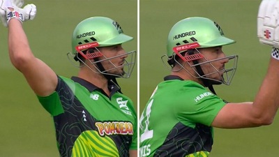 Marcus Stoinis gestures while walking back to the dugout (Twitter) Marcus Stoinis gestures while walking back to the dugout (Twitter)
