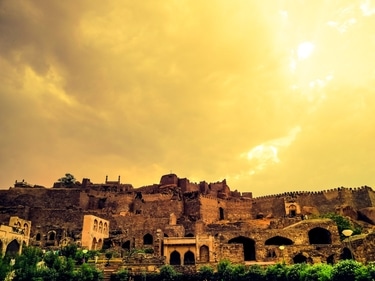 Golconda Fort: The iconic fort is located in Hyderabad, Telangana. It was constructed by the Kakatiya Kings and formerly served as the Golconda Kingdom's capital. (Unsplash)