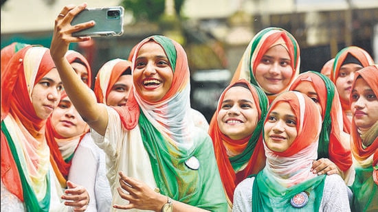 Mumbai, India - August 15, 2022: Students of Anjuman-E-Islam School and College celebrate 75th Independence Day, at CSMT, in Mumbai, India, on Monday, August 15, 2022. (Photo by Anshuman Poyrekar/ Hindustan Times) (Anshuman Poyrekar/HT PHOTO)