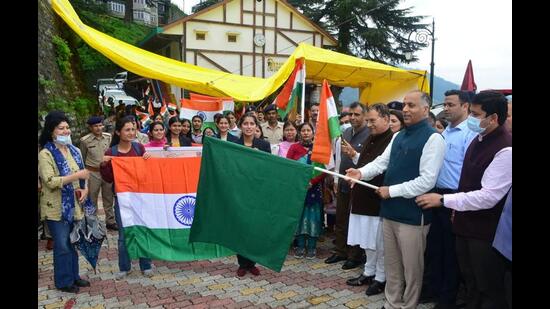 HP chief minister Jai Ram Thakur flagging off a Tiranga rally to commemorate 75 years of Independence from Shimla Railway Station on Sunday. (HT Photo) HP chief minister Jai Ram Thakur flagging off a Tiranga rally to commemorate 75 years of Independence from Shimla Railway Station on Sunday. (HT Photo)