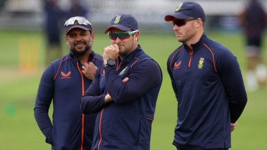 South Africa head coach Mark Boucher and David Miller during nets(Reuters)