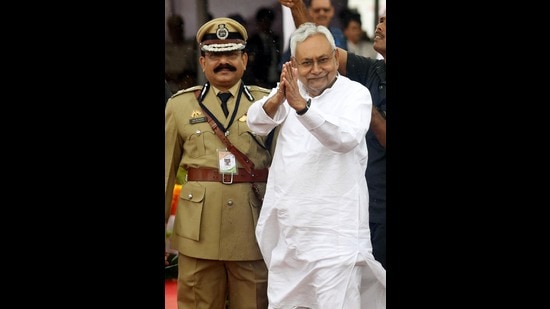Bihar Chief Minister Nitish Kumar greets the public during the Independence Day celebration at Gandhi Maidan.  (HT)