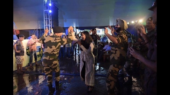 Shilpa Rao with the jawans