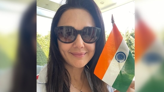 Preity Zinta took part in the ‘Har Ghar Tiranga’ campaign and shared a photo of herself holding the tricolour on her Instagram handle.(Instagram/@realpz)