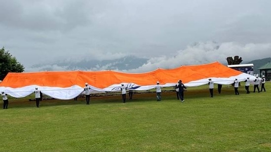 Before arriving in Srinagar, the national flag was displayed in Bengal's Darjeeling on August 8 on the occasion of 80 years of Quit India Movement. (PIB/Tourism ministry)