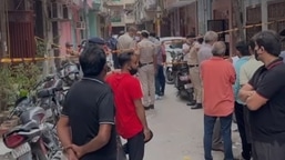 इस घटना से इलाके में खलबली मच गई है. इस घटना से इलाके में खलबली मच गई है.