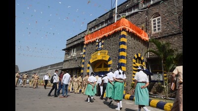 School students visit the Yerwada jail in Pune (HT FILE PHOTO) School students visit the Yerwada jail in Pune (HT FILE PHOTO)