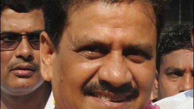 The Shiv Sena has approached the Mumbai police seeking action against Surve (HT File) The Shiv Sena has approached the Mumbai police seeking action against Surve (HT File)