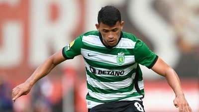 Sporting Lisbon's Brazilian midfielder Matheus Nunes runs with the ball during the Portuguese league football match. (AFP)