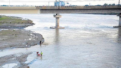 Water level in the Yamuna was below the danger mark on Tuesday. (ANI) Water level in the Yamuna was below the danger mark on Tuesday. (ANI)
