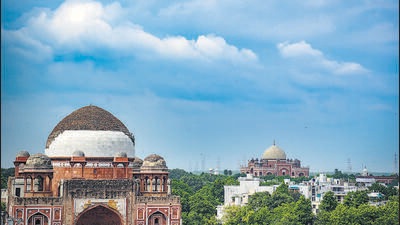 Delhi is unlikely to see showers in the next three days, the weather bureau said, with rain returning to the Capital from August 20, once the monsoon trough shifts closer towards northern India again. (Sanchit Khanna/HT Photo) Delhi is unlikely to see showers in the next three days, the weather bureau said, with rain returning to the Capital from August 20, once the monsoon trough shifts closer towards northern India again. (Sanchit Khanna/HT Photo)