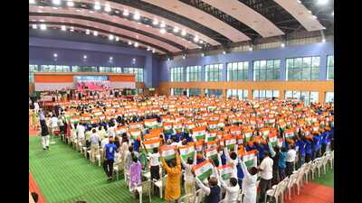 Savitribai Phule Pune University (SPPU) sets Guinness World Record of “largest online photo album of people holding a national Flag’ in the presence of Governor Bhagat Singh Koshyari on the varsity premises on Monday (HT PHOTO) Savitribai Phule Pune University (SPPU) sets Guinness World Record of “largest online photo album of people holding a national Flag’ in the presence of Governor Bhagat Singh Koshyari on the varsity premises on Monday (HT PHOTO)