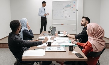 Want to motivate the employees? Study suggests cash might not be the best way (Pavel Danilyuk) Want to motivate the employees? Study suggests cash might not be the best way (Pavel Danilyuk)