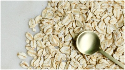 Oats are an excellent source of fibre and helps slow your digestion of carb. This releases sugar into your bloodstream and keeps your energy level stable. (Unsplash)