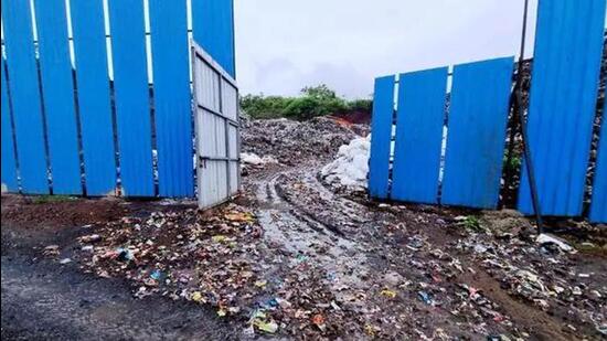 Local residents said that there are at least 30 hospitals and nursing homes within a 2 km radius of the dumping ground. (Photo: HT Bangla/Pramod Tambe)