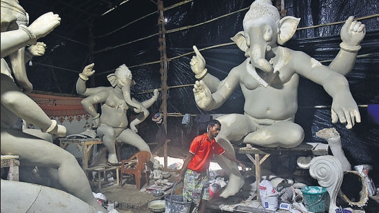 Workers make idols of Lord Ganesha for the upcoming Ganeshotsav festival at a workshop in Parel, in Mumbai, India, on Tuesday, August 16, 2022. (Photo by Anshuman Poyrekar/ Hindustan Times) (Anshuman Poyrekar/HT PHOTO)
