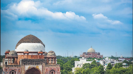 Delhi is unlikely to see showers in the next three days, the weather bureau said, with rain returning to the Capital from August 20, once the monsoon trough shifts closer towards northern India again. (Sanchit Khanna/HT Photo)