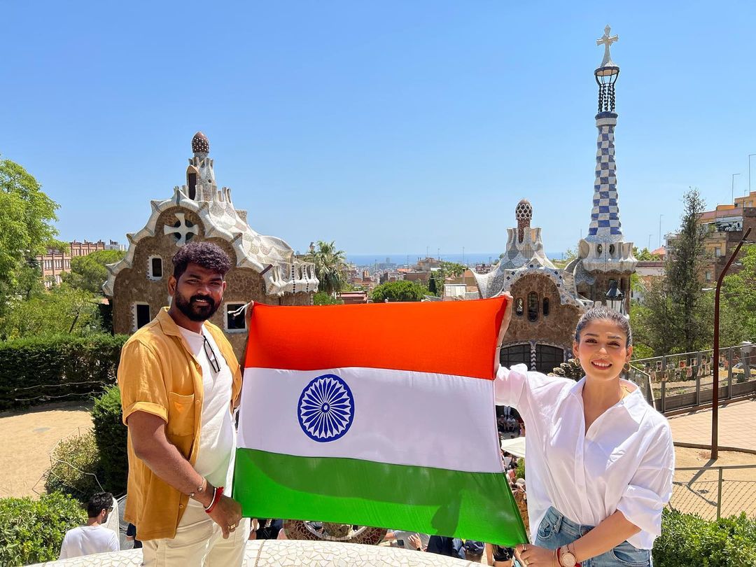 Independence Day 2022: Vignesh Shivan and Nayanthara posed with the national flag in Spain. Independence Day 2022: Vignesh Shivan and Nayanthara posed with the national flag in Spain.