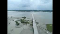Kamhariya Ghat bridge over Ghaghra river on the border of Gorakhpur and Ambedkar Nagar districts.  (HT Photo)