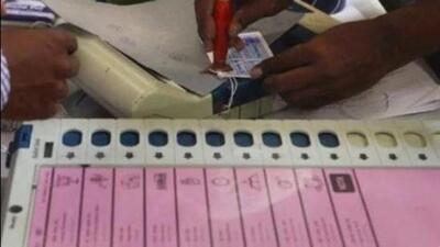 Chief electoral officer Hirdesh Kumar Singh said people ordinarily resident in Jammu and Kashmir can request to be enrolled as voters (HT File Photo) Chief electoral officer Hirdesh Kumar Singh said people ordinarily resident in Jammu and Kashmir can request to be enrolled as voters (HT File Photo)