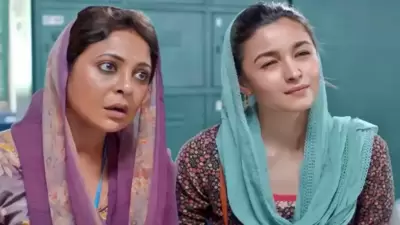 Shefali Shah played the role of Alia Bhatt's mother in Darlings. Shefali Shah played the role of Alia Bhatt's mother in Darlings.