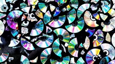 The once revolutionary technology of the compact disc is very 'old school' today. (Alexander Blinov/Zoonar/picture alliance) The once revolutionary technology of the compact disc is very 'old school' today. (Alexander Blinov/Zoonar/picture alliance)