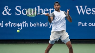 Nick Kyrgios (AUS) returns the ball in his match against Alejandro Davidovich Fokina (ESP) at the Western &amp; Southern Open (USA TODAY Sports)
