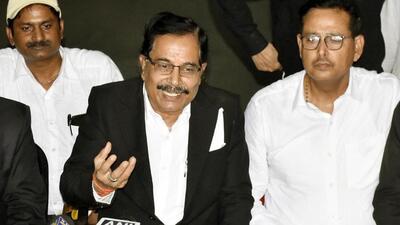 Patna, India- August.17, 2022: Bihar Law Minister Kartikeya Singh’s advocate Madhusudan Sharma addresses a press conference on the alleged kidnapping case, at Patna Central hall, in Patna, Bihar, India, on Wednesday, August 17, 2022. (Photo by Santosh Kumar/Hindustan Times) Patna, India- August.17, 2022: Bihar Law Minister Kartikeya Singh’s advocate Madhusudan Sharma addresses a press conference on the alleged kidnapping case, at Patna Central hall, in Patna, Bihar, India, on Wednesday, August 17, 2022. (Photo by Santosh Kumar/Hindustan Times)