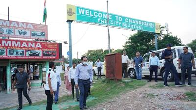UT adviser Dharam Pal inspecting the Chandigarh-Panchkula border on Wednesday. (HT Photo)