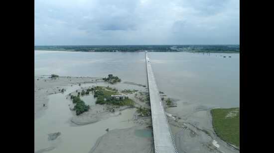 Kamhariya Ghat bridge over Ghaghra river on the border of Gorakhpur and Ambedkar Nagar districts. (HT Photo) Kamhariya Ghat bridge over Ghaghra river on the border of Gorakhpur and Ambedkar Nagar districts. (HT Photo)