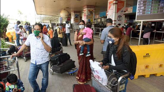 The DGCA on Wednesday told airlines to ensure that passengers wear masks throughout their journey and follow Covid protocols. (HT photo)