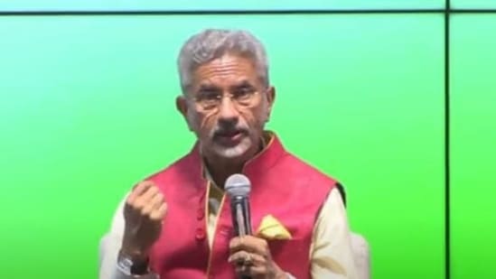 Foreign minister S Jaishankar once again addressed the issue of New Delhi buying oil from Russia amid the ongoing Russia-Ukraine war.&nbsp;