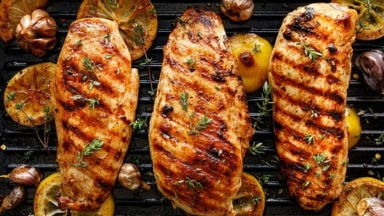 Grilled chicken, vegetables and salads should be included as a part of the afternoon meal to improve the mood and the overall health.(Unsplash)