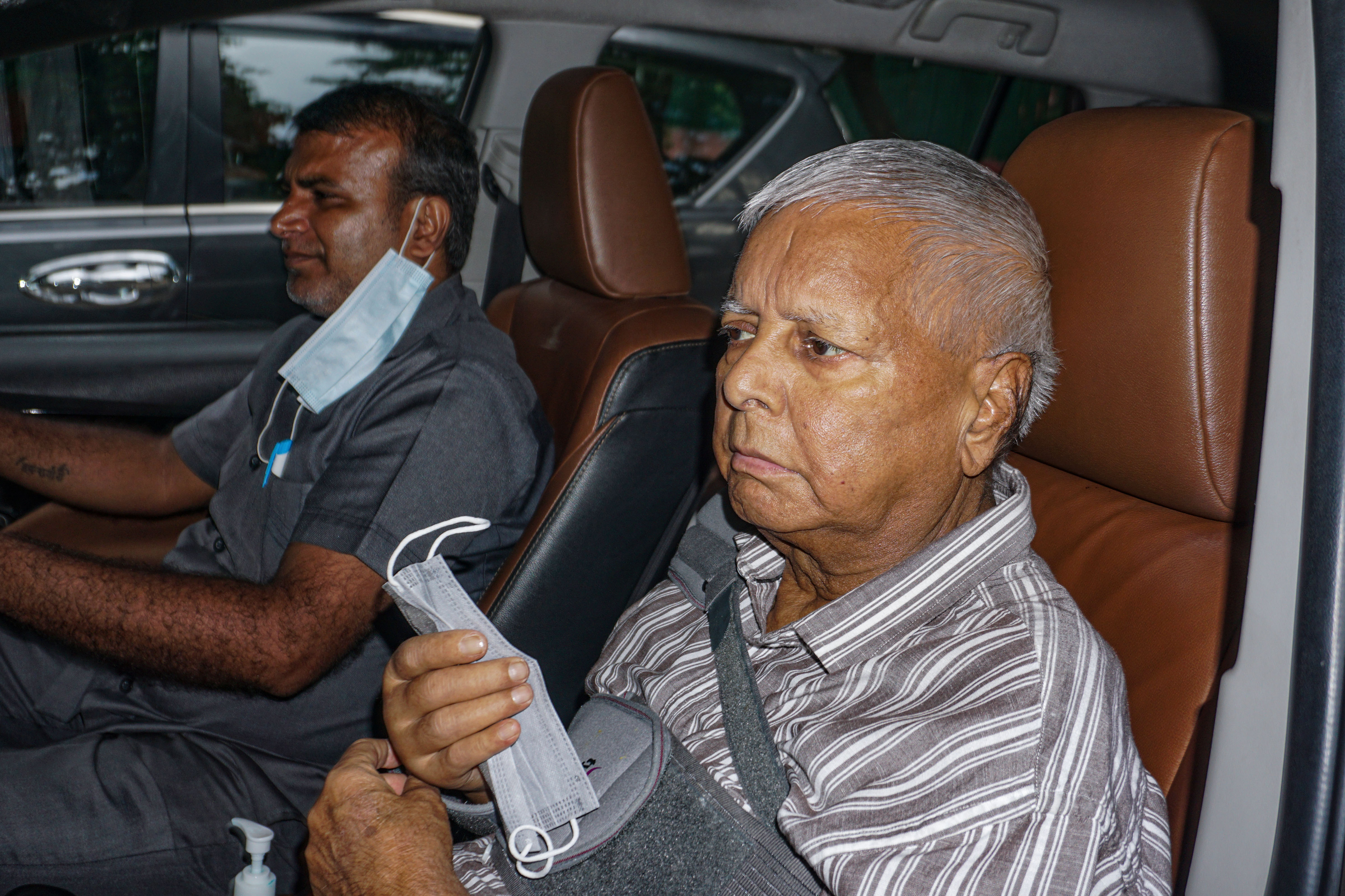 Rashtriya Janata Dal (RJD) supremo Lalu Prasad Yadav leaves for Patna from the residence of his daughter Misa Bharti, in New Delhi, Wednesday, August 17, 2022. (PTI Photo) Rashtriya Janata Dal (RJD) supremo Lalu Prasad Yadav leaves for Patna from the residence of his daughter Misa Bharti, in New Delhi, Wednesday, August 17, 2022. (PTI Photo)