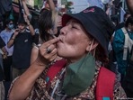 As marijuana gets legalized in more and more countries, lawmakers will have to figure out how much a person is legally allowed smoke before driving. (Peerapon Boonyakiat/SOPA Images/ZUMA/picture alliance) As marijuana gets legalized in more and more countries, lawmakers will have to figure out how much a person is legally allowed smoke before driving. (Peerapon Boonyakiat/SOPA Images/ZUMA/picture alliance)