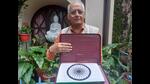 Dr Sunil Sanon with the Khadi national flag presented to him by the Jaiprakash Agarwal family who got it from Mahatma Gandhi in 1946 during his visit to Mussoorie. (HT Photo) Dr Sunil Sanon with the Khadi national flag presented to him by the Jaiprakash Agarwal family who got it from Mahatma Gandhi in 1946 during his visit to Mussoorie. (HT Photo)