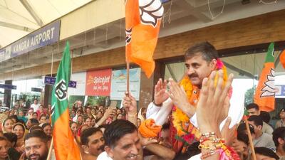 Kangra MLA Pawan Kajal being welcomed at Kangra Airport by his supporters on Thursday. (HT Photo) Kangra MLA Pawan Kajal being welcomed at Kangra Airport by his supporters on Thursday. (HT Photo)