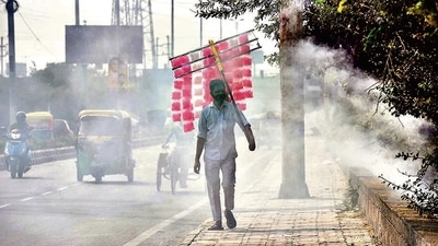 According to the latest State of Global Air report on air quality and health in cities, New Delhi and Kolkata are among the top 10 most polluted cities in the world in terms of average annual population-weighted PM 2.5 exposure. New Delhi and Kolkata ranked first and second in the list while Mumbai has been placed at 14th spot. (HT Photo/Raj K Raj) According to the latest State of Global Air report on air quality and health in cities, New Delhi and Kolkata are among the top 10 most polluted cities in the world in terms of average annual population-weighted PM 2.5 exposure. New Delhi and Kolkata ranked first and second in the list while Mumbai has been placed at 14th spot. (HT Photo/Raj K Raj)