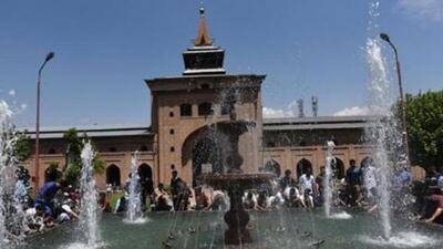The Jammu and Kashmir Waqf Board has imposed a ban on priests from collecting offerings from people in major shrines and mosques managed by the board. (Image for representational purpose) The Jammu and Kashmir Waqf Board has imposed a ban on priests from collecting offerings from people in major shrines and mosques managed by the board. (Image for representational purpose)