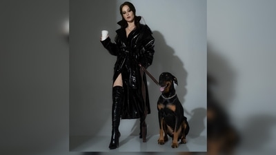Elli AvrRam matched her makeup with her bold and fierce outfit and opted for the intense black cat eye look with dewy cheeks and nude lips. (Instagram/@elliavrram)