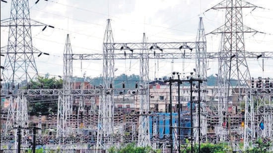 The Centre has barred 27 distribution companies across 13 states from buying or selling electricity in power exchanges. (HT file) The Centre has barred 27 distribution companies across 13 states from buying or selling electricity in power exchanges. (HT file)